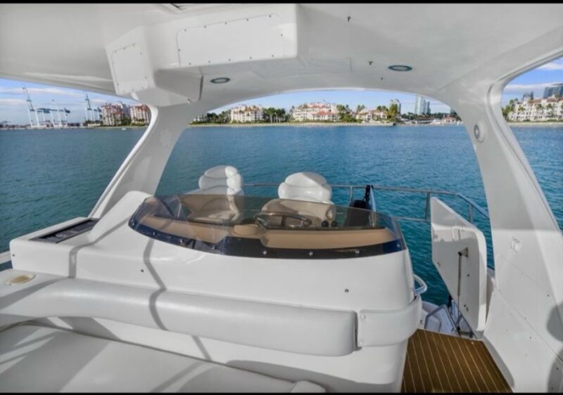 54FT Sea Ray Flybridge available in Miami with 2 JET SKIS INCLUDES for one hrs. - Image 8
